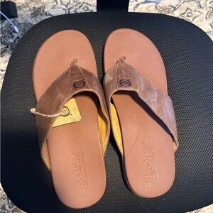 Born men’s Gavin Tan Leather Thong Sandals